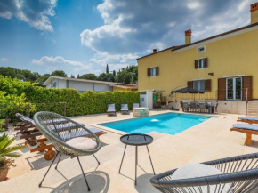Spacious Holiday Home with a Pool in Rovinjsko